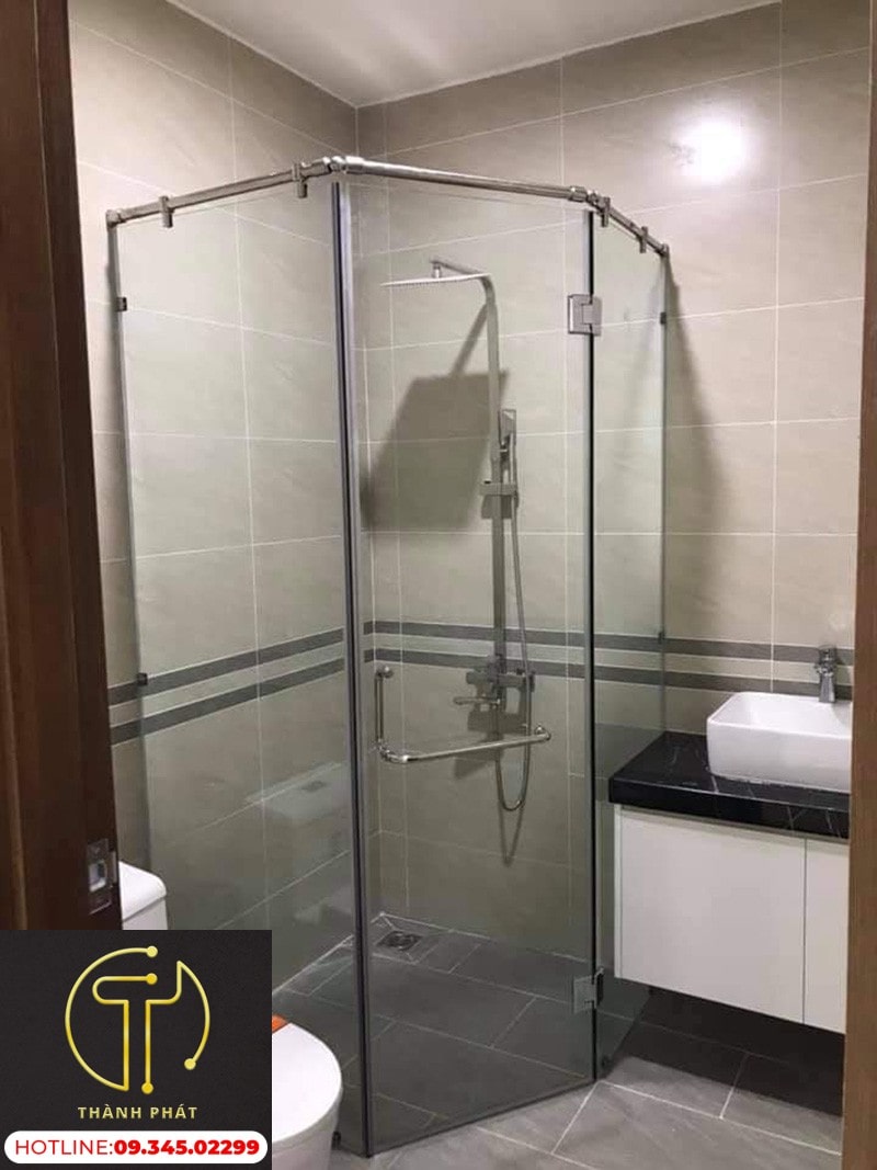 Phòng Tắm Kính 135 độ