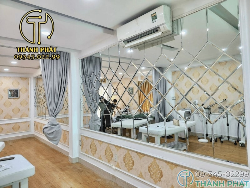 Gương Kính Cường Lực Nổi Bật Với độ Bền Bỉ Và Chắc Chắn 