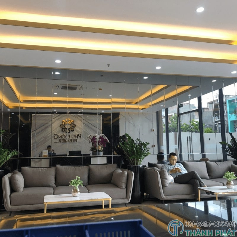 Gương Kính Là Một Loại Vật Liệu Có Khả Năng Phản Xạ ánh Sáng Và Tạo Ra Hình ảnh Phản Chiếu Của đối Tượng đặc Trước Nó