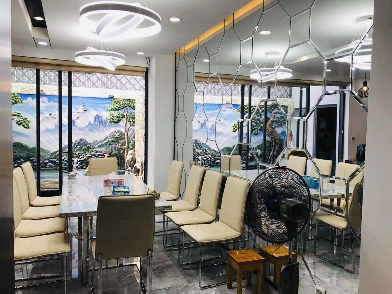 Gương Trang Trí Nhà Hàng